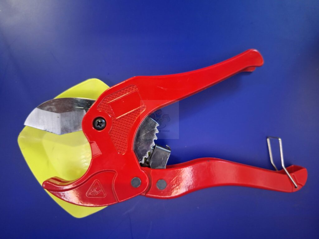 pince à couper les tuyaux